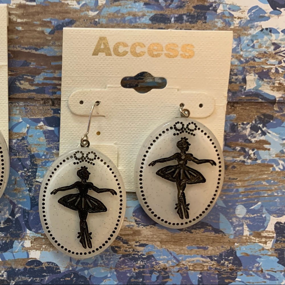 2 Pair Lot of NWT Earrings Tiny Dancer